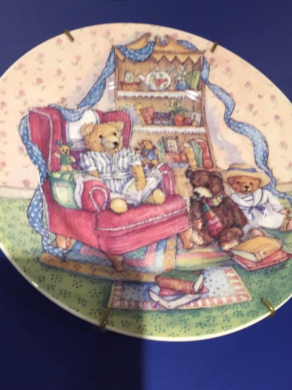 Decorative Teddy Bear Scene Collector Plate - Pink & Green